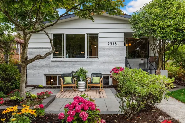 Charming mid-century in Loyal Heights