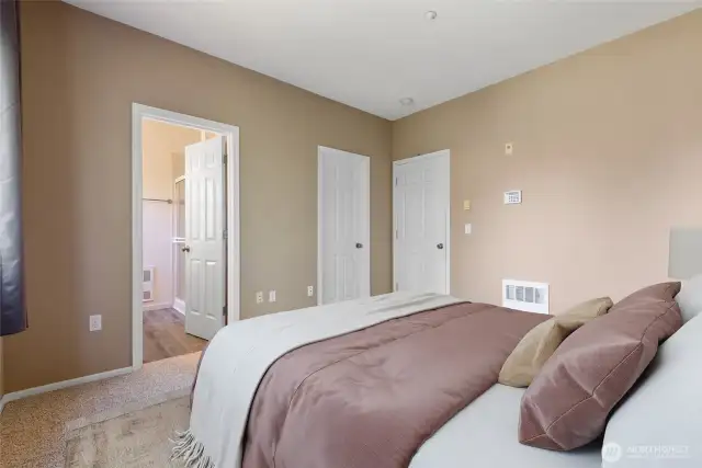 Virtually staged. Spacious primary suite with a private en-suite bath for convenience.