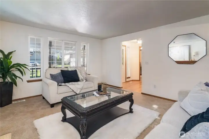 Inviting sitting/living room