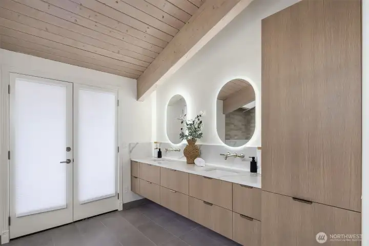 Unwind at day’s end in this spa-inspired primary bath.