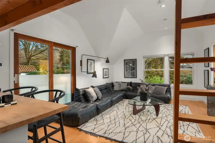 And then there’s the rare “extra” that changes everything: a detached carriage house offering approximately 480 square feet of private living space with all amenities and a separate entrance—ideal for guests, an office/studio, multi-generational living, au pair housing, or the ultimate work-from-home retreat that feels genuinely separate from the main home.