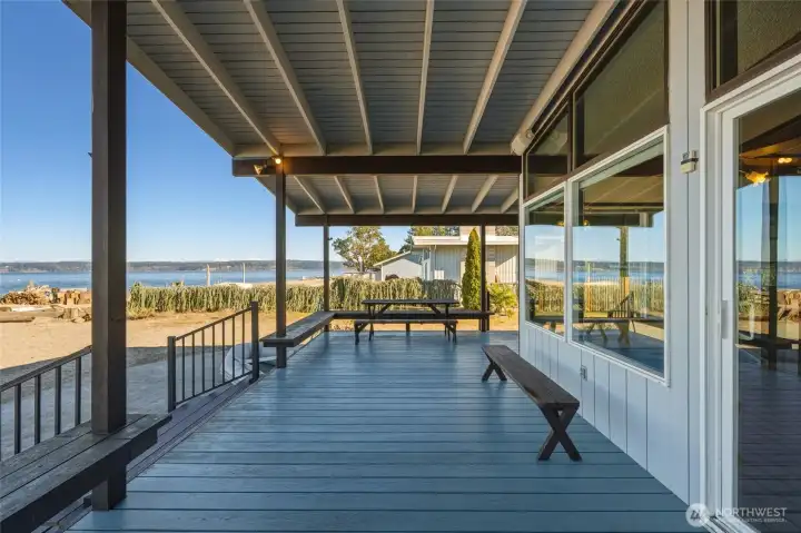 Open and Easy Yard/Deck Access~