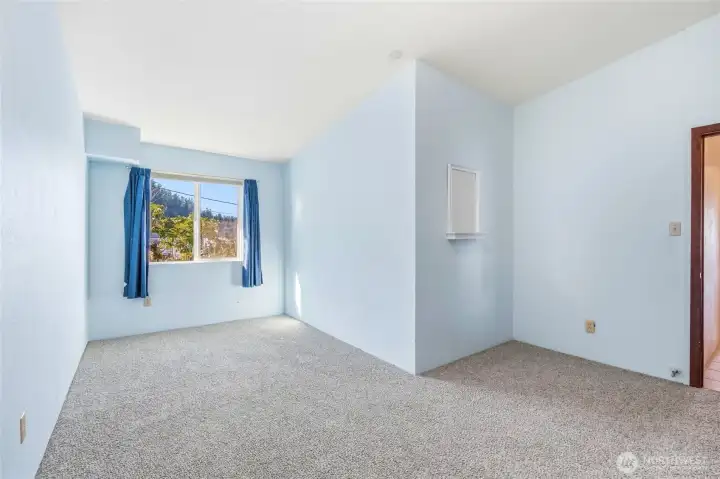 Bonus/Bunk Room for Guests, Games, Office~