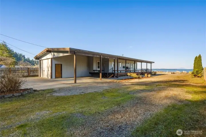 HUGE Lot, w/ RV/Boat Parking and Room for Guests~