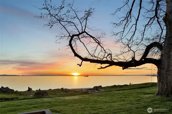 Unobstructed views of the bay and islands