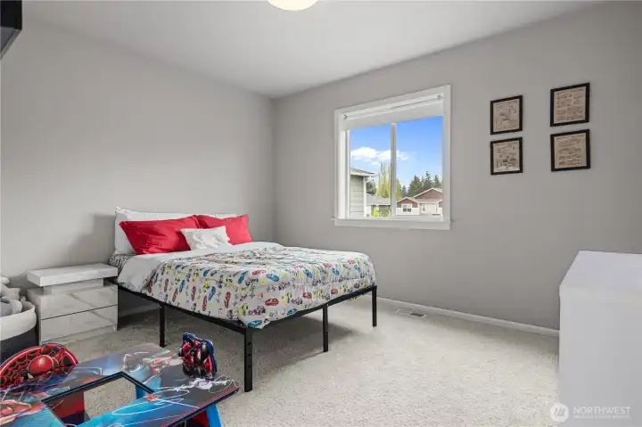 Standard bedroom ready to be transformed!