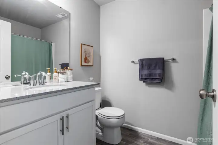 Main Level bath with tub/shower