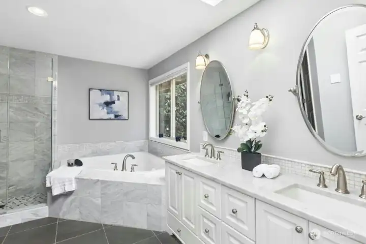 Large corner soaking tub with plenty of light to the private backyard/Greenbelt space!