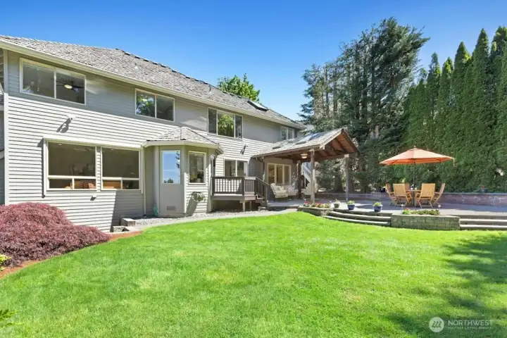 Beautifully manicured landscaping surrounds the patio in good sized yard space!