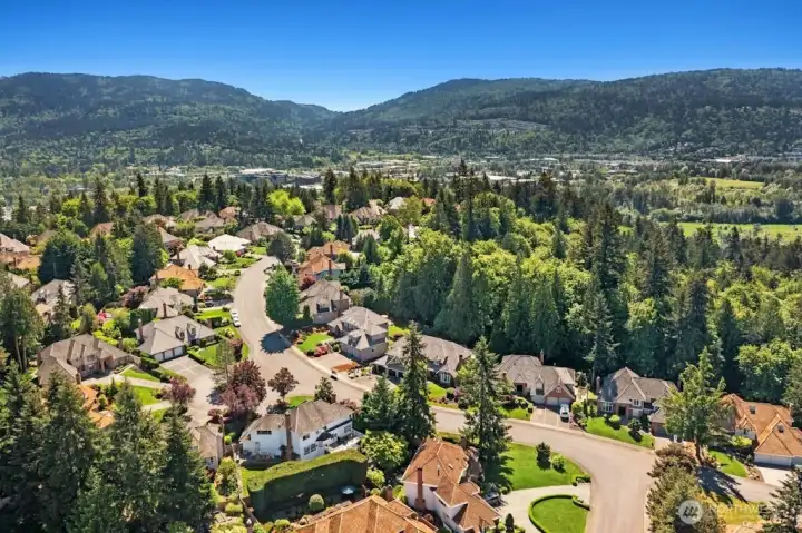Highland Park sit the atop the Sammamish plateau And enjoy his beautiful mountain views!