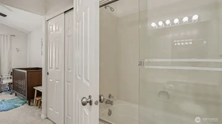 2nd bedroom's full bath 2nd bedroom's full bath