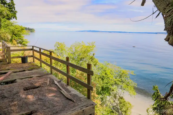 This 139 ft sandy beach is rare and amazing. Imagine your new home and endless views. This 139 ft sandy beach is rare and amazing. Imagine your new home and endless views.