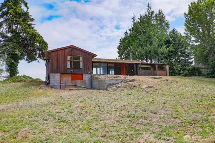 !954 structure with value only in it's proximity to the waterfront former setbacks. !954 structure with value only in it's proximity to the waterfront former setbacks.