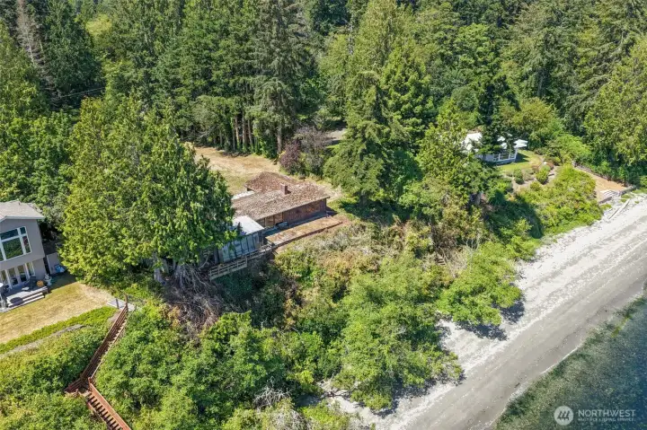 Surrounding neighbors with high value homes. Surrounding neighbors with high value homes.