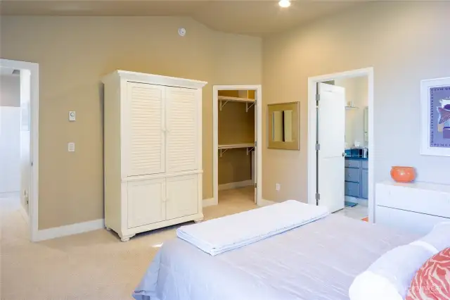 Primary bedroom with en-suite bathroom and large closet