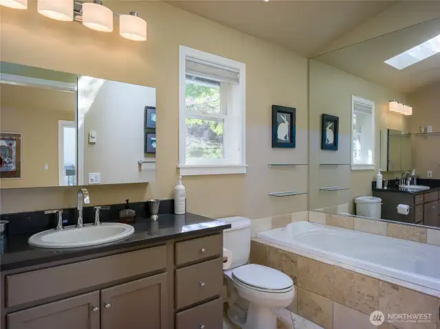 Primary en-suite bathroom