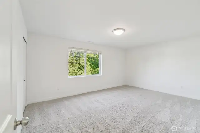 The huge bonus room isa 5th bedroom, rec room, craft room, you name it!