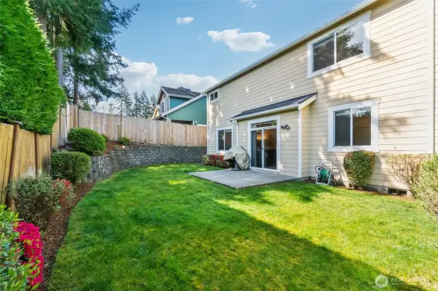 Fully fenced, irrigated garden beds, and gas grill included