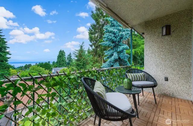 Covered Deck facing West to enjoy the View & Sunsets.