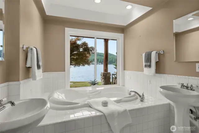 Large soaking tub to relax in overlooking the lake.