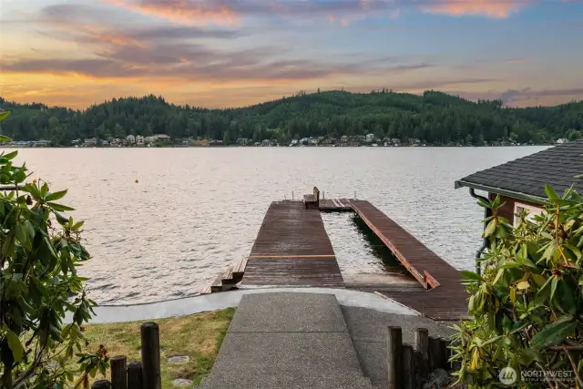 3 docks! 2 boathouses.