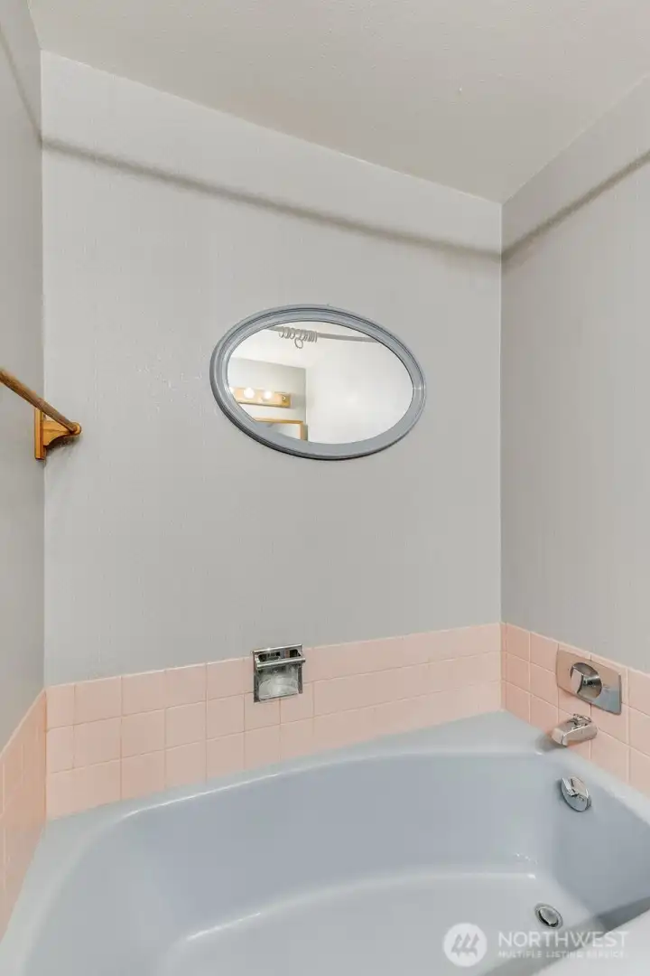 Tub in primary bathroom