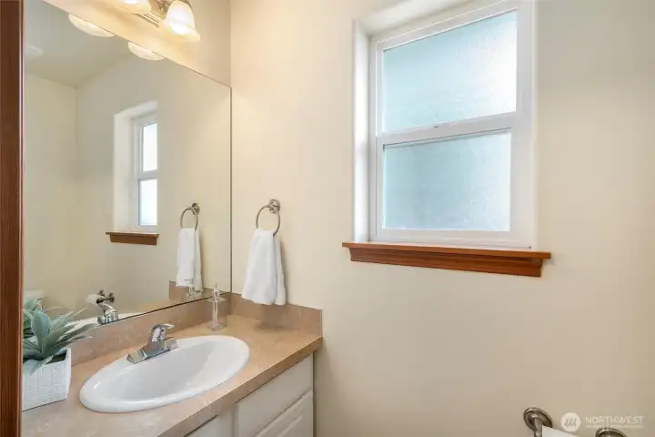 Main level powder bath.