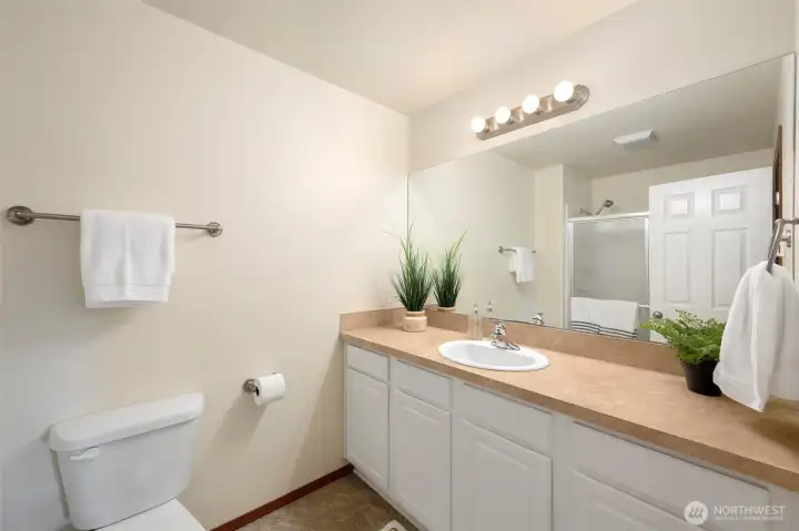 Primary ensuite.