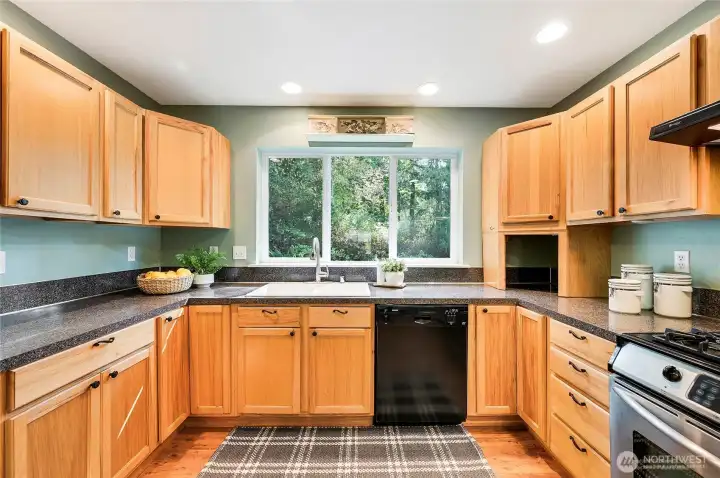 Kitchen w/ propane cooktop
