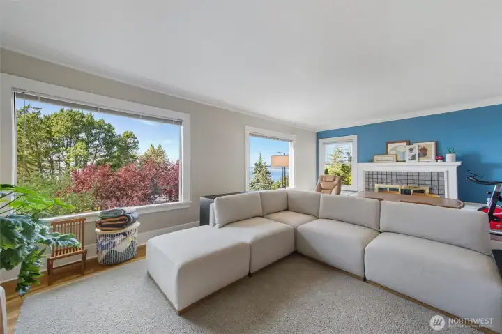 Unit B living room with new thermopane bay view windows.
