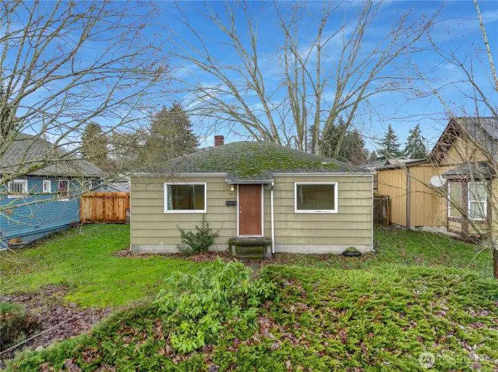 Welcome to this South Tacoma property—a true diamond in the rough with plenty of possibilities- and the location can't be beat!
