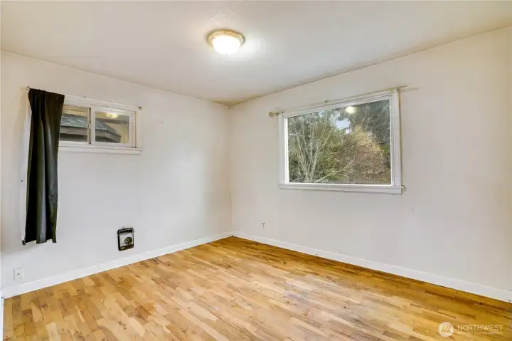 The front bedroom is ready for a refresh.
