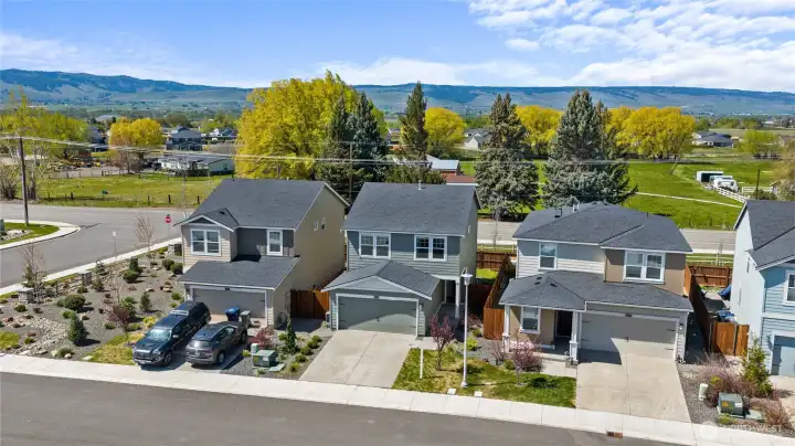 Just minutes from downtown Ellensburg and with quick access to I-90, you get the peace of wide-open spaces with easy connectivity.