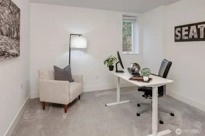 Third room or office space.