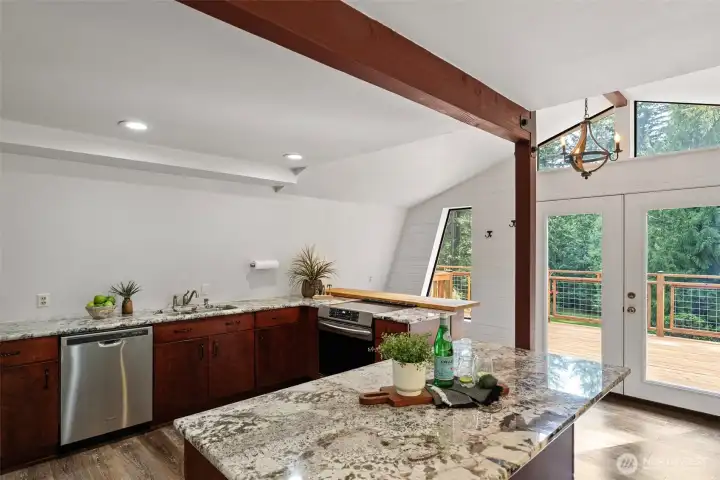 Lovely kitchen w/ Granite countertops