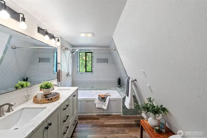 Nicely redone full  bath