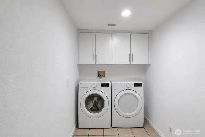 Laundry room. AI to show W/D and cabinets Laundry room. AI to show W/D and cabinets