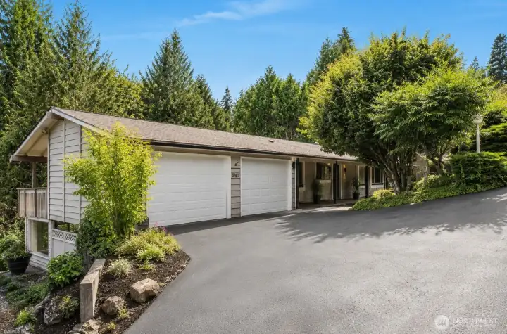 Lovely daylight rambler with finished basement. Centrally located and has an in-ground pool! Lovely daylight rambler with finished basement. Centrally located and has an in-ground pool!