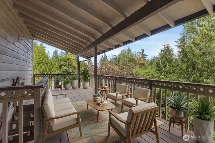 Upper deck: digitally staged - inspiration for entertaining area! Upper deck: digitally staged - inspiration for entertaining area!