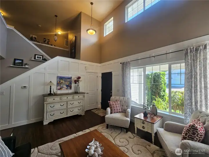 Living Rm Soaring Ceilings Lots of windows Living Rm Soaring Ceilings Lots of windows