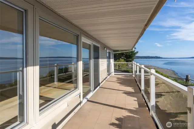 Relax in the sunshine and watch the Ferries and sea-life right outside your door!