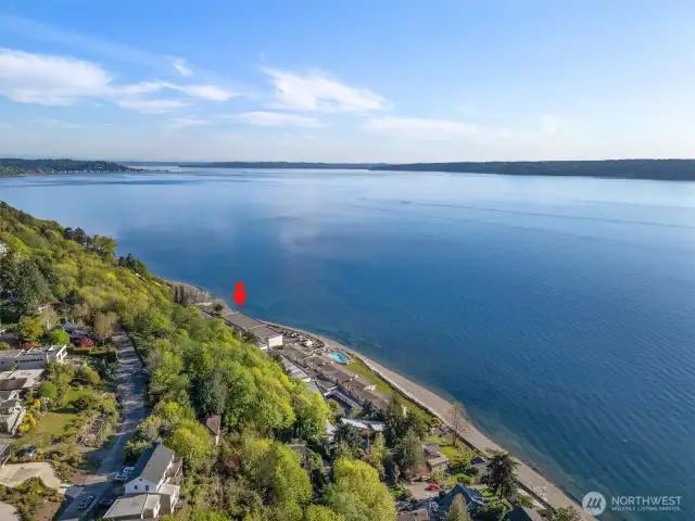 West Beach Condos is a secluded waterfront complex close to Lincoln Park.