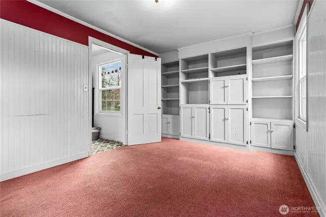 This bonus room could be utilized for many different things, a 5th bedroom, an office, den, playroom, you decide!
