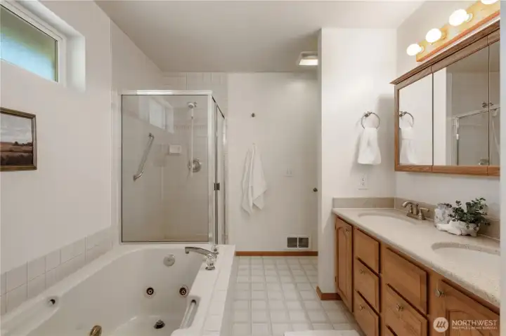 Large, full primary bath.