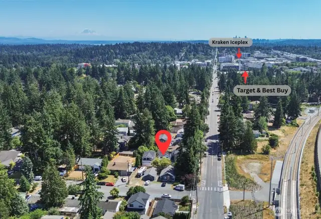 Close to Shopping Light Rail and Freeway