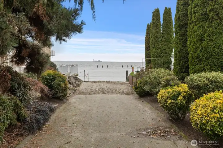 A local favorite and hidden gem down the street —Pt. Shilshole Beach for paddleboarding, kayaking, and summer fun, with a post-adventure Cuban sandwich from Un Bien.