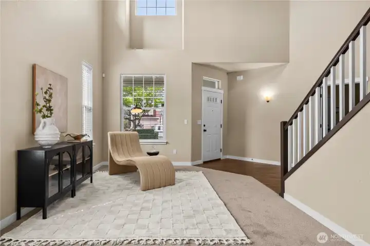 Impressive 2-story entry and livingroom
