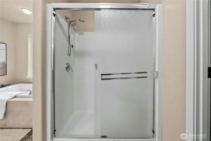 a seperare 5-ft wide shower