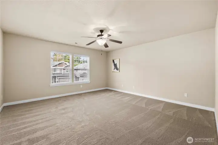 Spacious bonus room