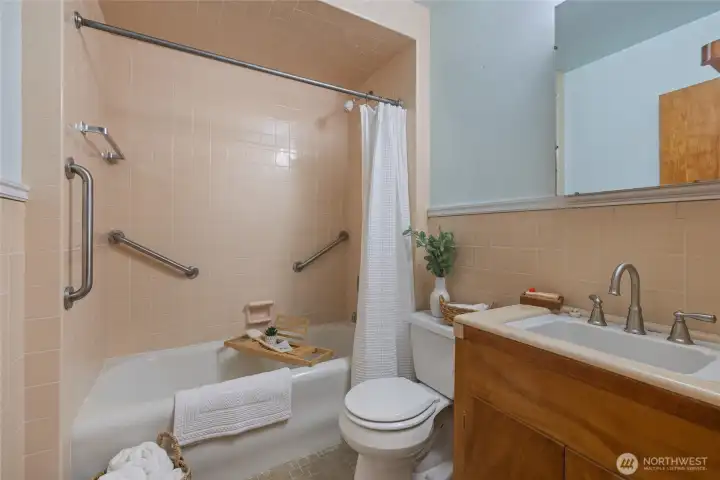 Full Bathroom